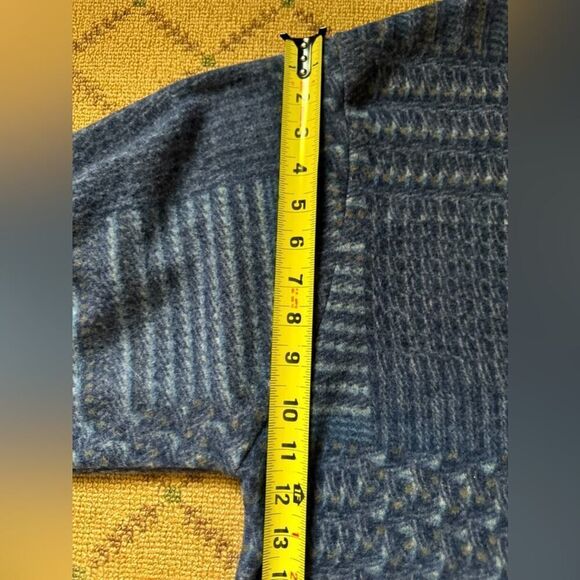 Bucket List deep V neck long sleeved sweater in a blue patterned design NWT L - Picture 6 of 8